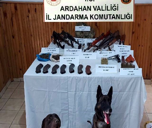 ŞAFAK VAKTİ SİLAH KAÇAKÇILARINA OPERASYON