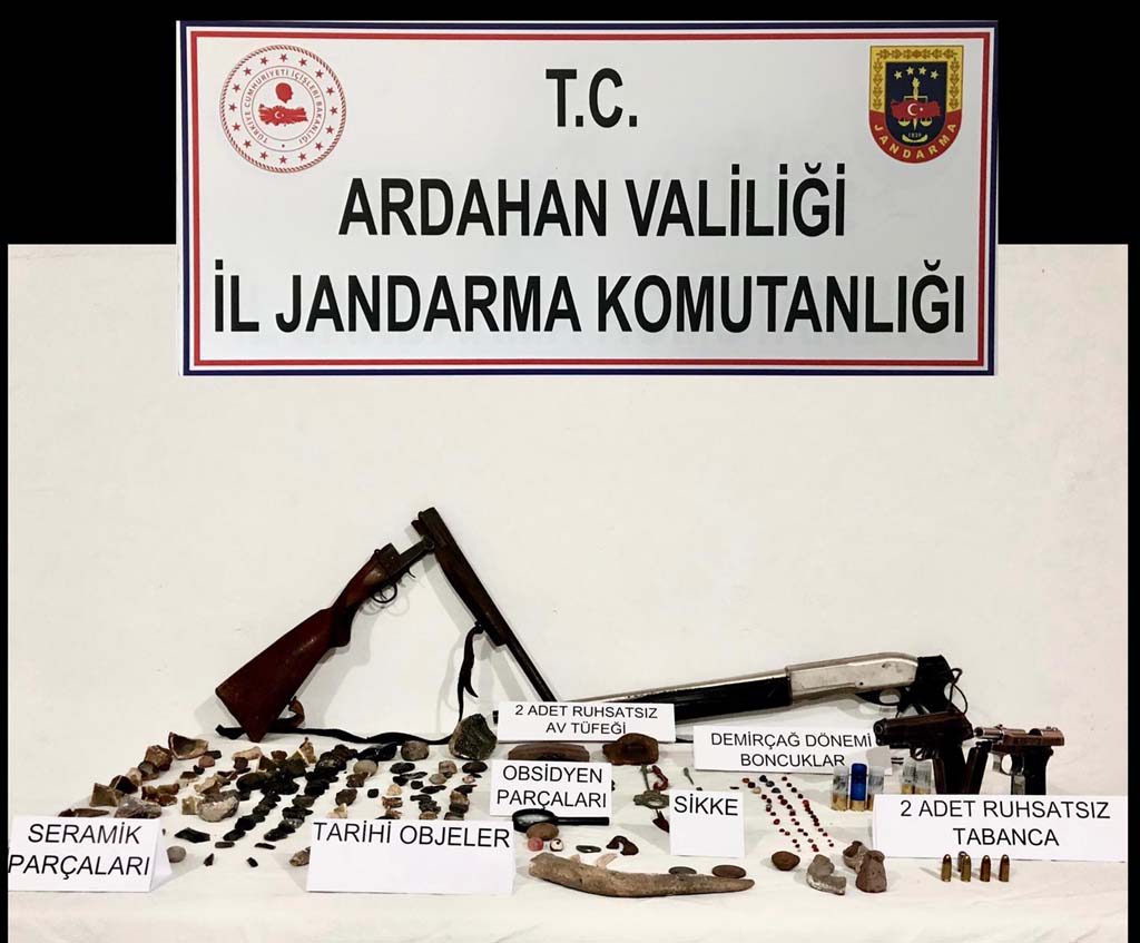 TARİHİ ESERLERİ SATMAK İSTERKEN YAKALANDILAR