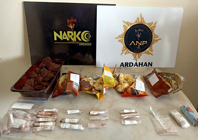 ARDAHAN’DA 30 PAKET UYUŞTURUCU YAKALANDI