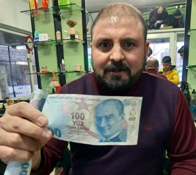 ARDAHANLI BERBER, HATALI BASIM 100 TL'Yİ 100 BİN TL'DEN SATIŞA SUNDU