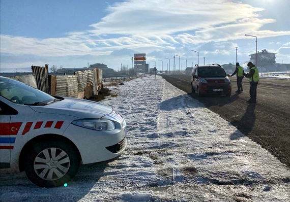 TRAFİK KURALLARINA UYMAYANLARA CEZA YAĞDI