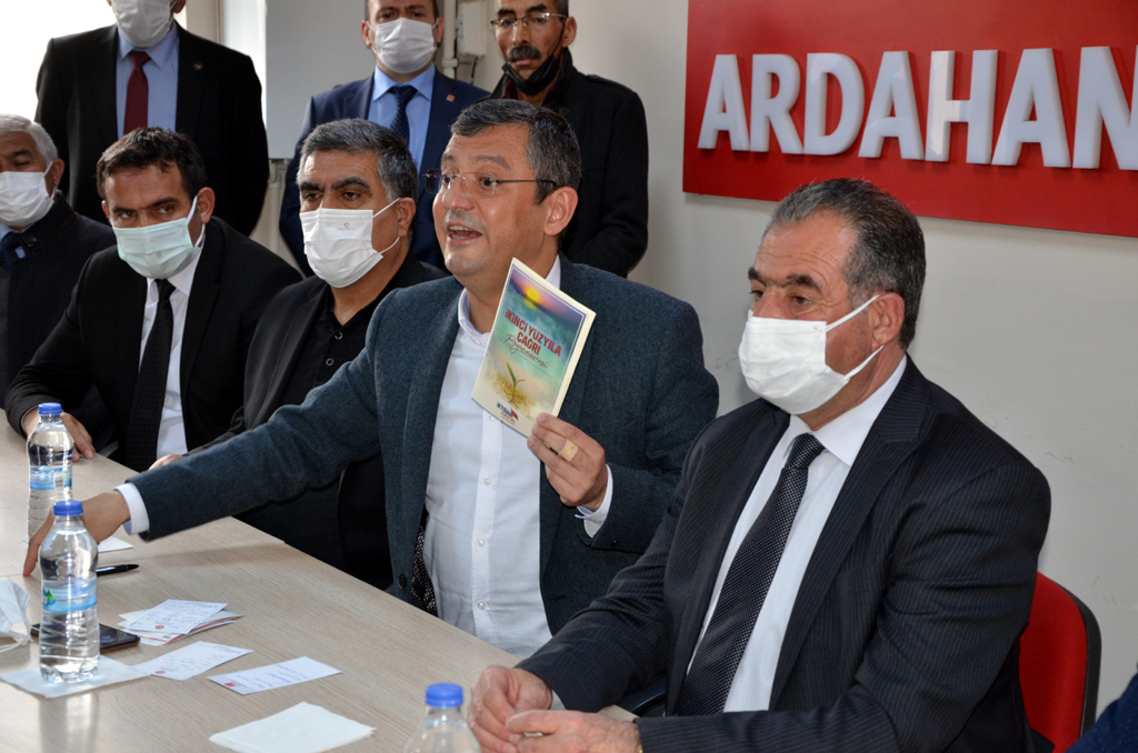 CHP'Lİ ÖZGÜR ÖZEL'DEN KAÇAMAK İTTİFAK CEVABI
