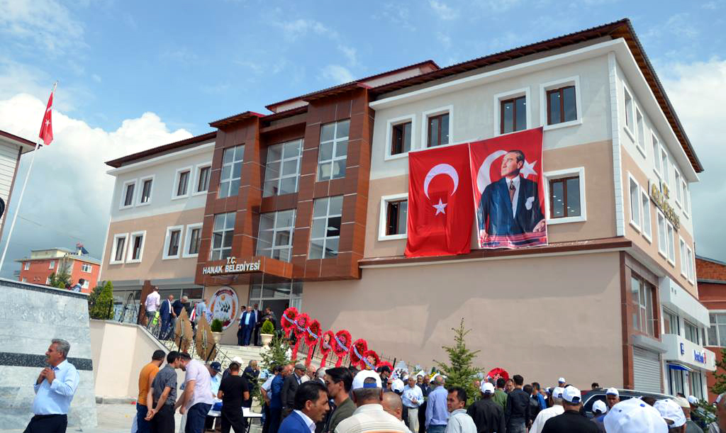 HANAK BELEDİYESİ, ŞEYTAN TAŞLAMAKTAN FIRSAT BULAMIYOR