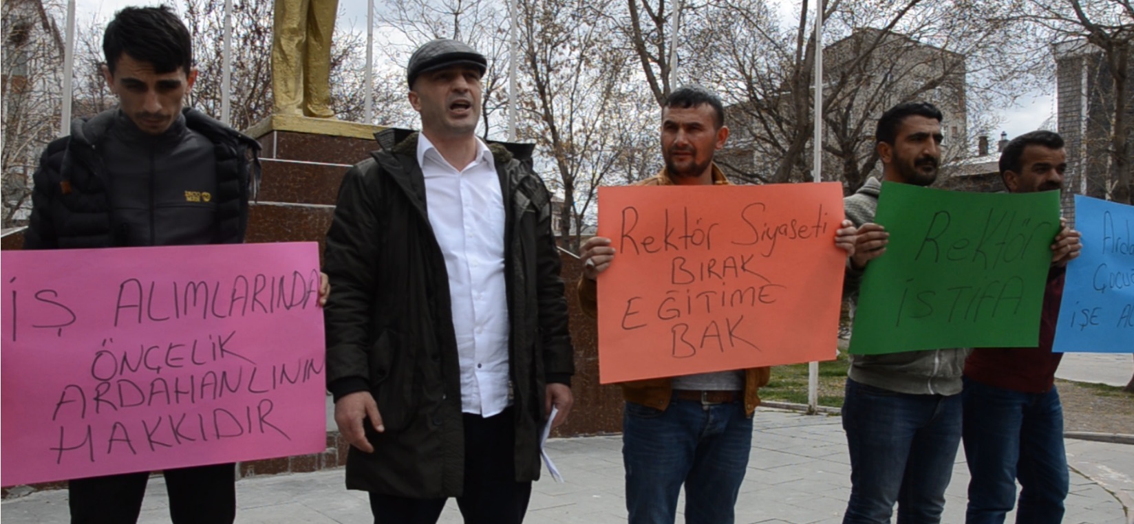 REKTÖRÜ ELEŞTİRENLERE CEZA YAĞDI
