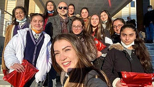 ÜNLÜ OYUNCUDAN ARDAHAN’A TABLET DESTEĞİ
