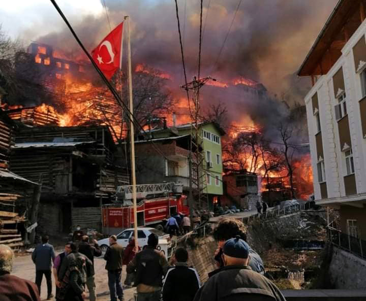 ARDAHAN BELEDİYESİ'DEN YUSUFELİ'NE YARDIM