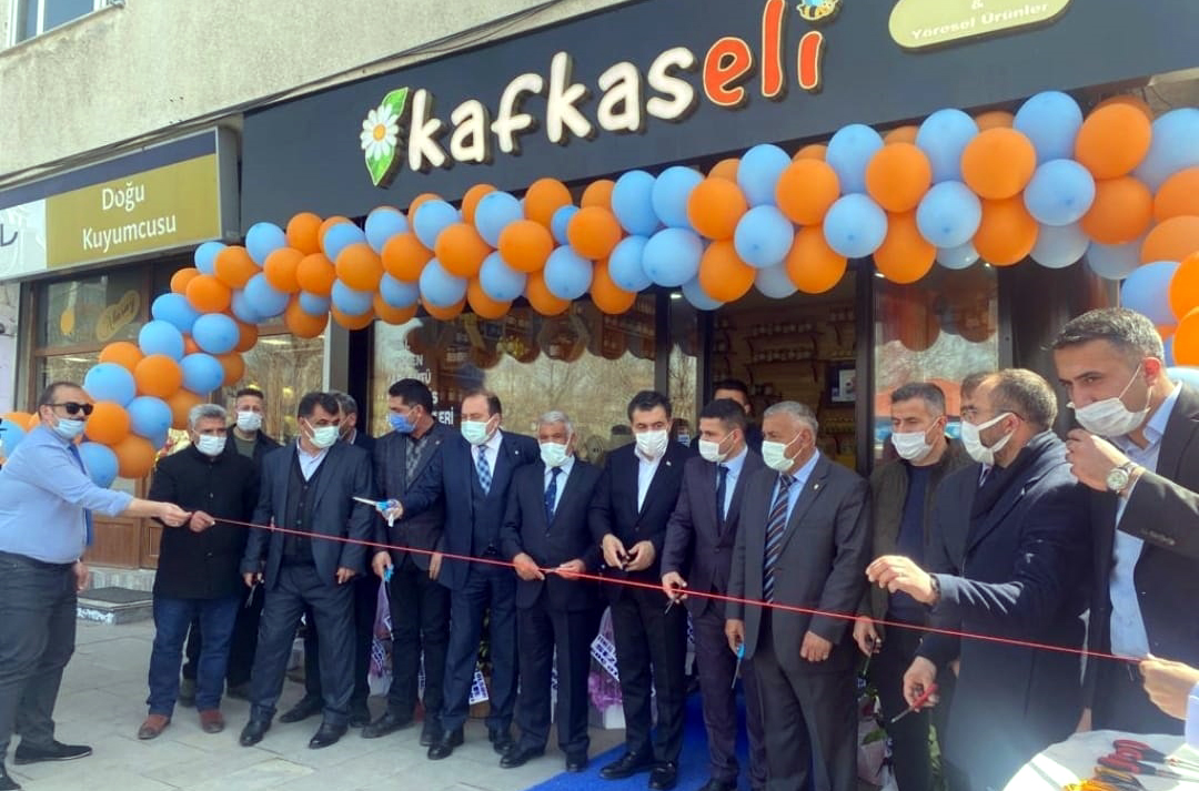 YÖRESEL ÜRÜNLERE KADİR ÖZER VE "KAFKASELİ" DEĞDİ