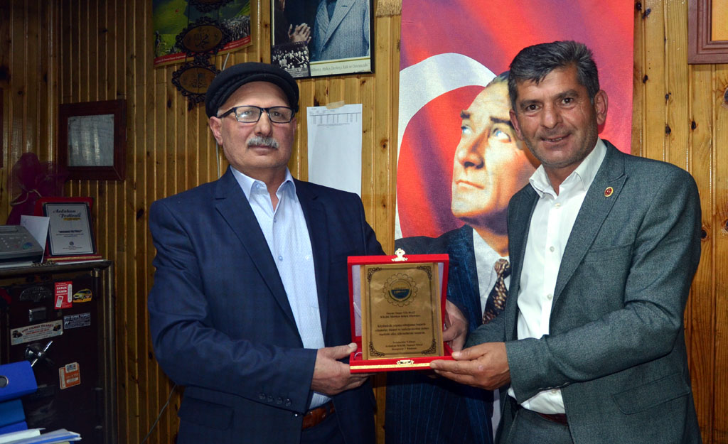 BU MUHTARDAN HER KÖYE LAZIM!