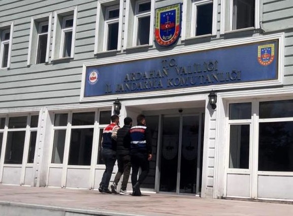 ÇILDIR’DA EL KAİDECİ YAKALANDI