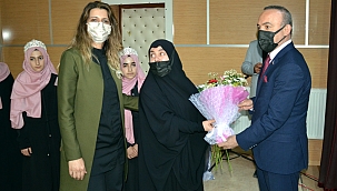 GÖLE’DE BİR İLK: 24 KIZ ÖĞRENCİ HAFIZ OLDU