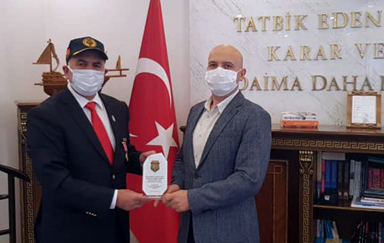 KAYMAKAM HALUK KOÇ’A ŞEHİT VE GAZİ PLAKETİ