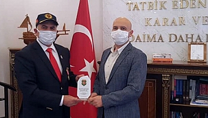 KAYMAKAM HALUK KOÇ’A ŞEHİT VE GAZİ PLAKETİ