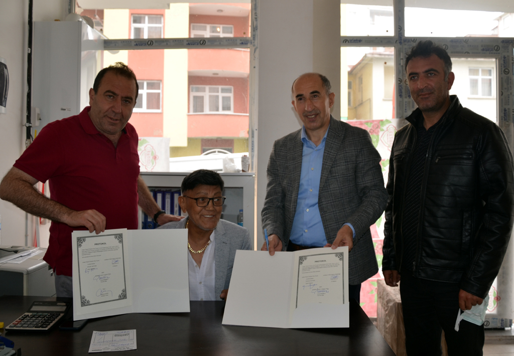 ENSAR NİHAT AKTÜRK’TEN ANLAMLI BAĞIŞ