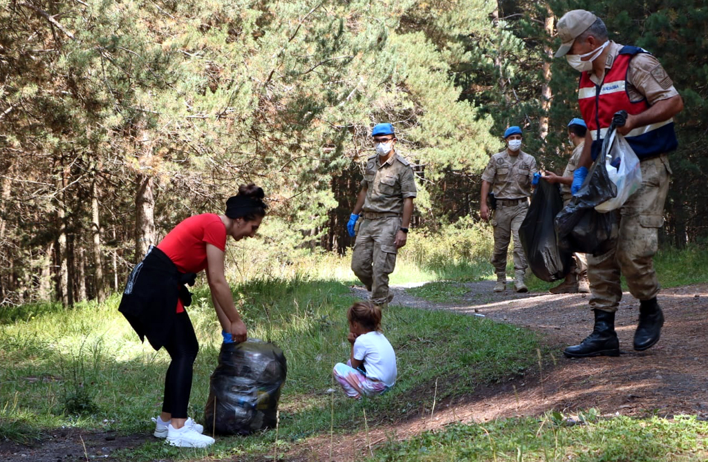 JANDARMA VE VATANDAŞ'TAN ÖRNEK DAVRANIŞ