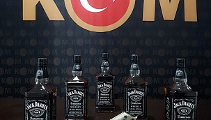 KURUSIKININ YANINDA 5 ADET VİSKİ