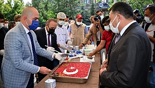 VALİLİK AŞURE DAĞITTI