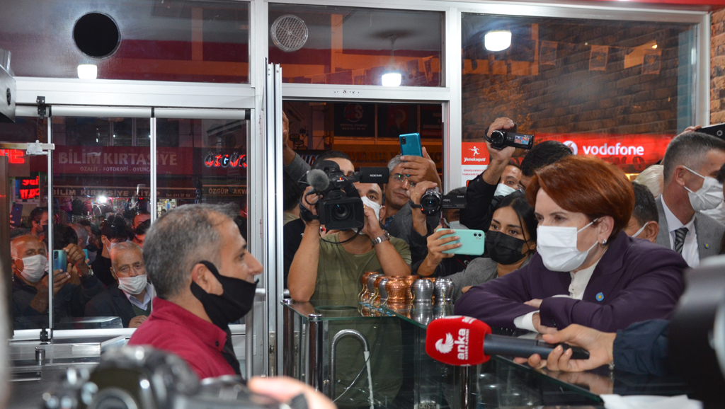 ARDAHAN’DA MERAL AKŞENER’E YOĞUN KARŞILAMA