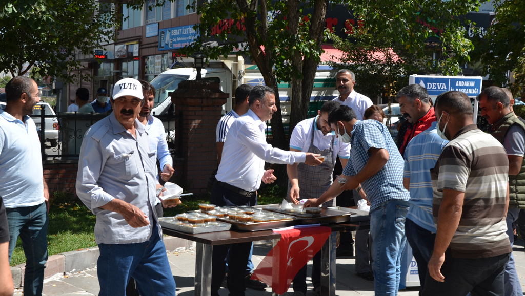 DEVA PARTİSİ’NDEN AŞURE İKRAMI