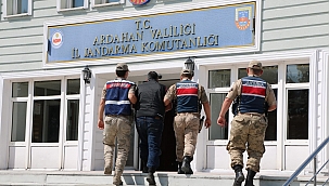EVİNDE GÖZALTINA ALINDI!