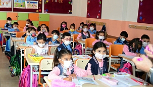 MASKELİ ÖĞRENCİLER OKULLARINA KAVUŞTU