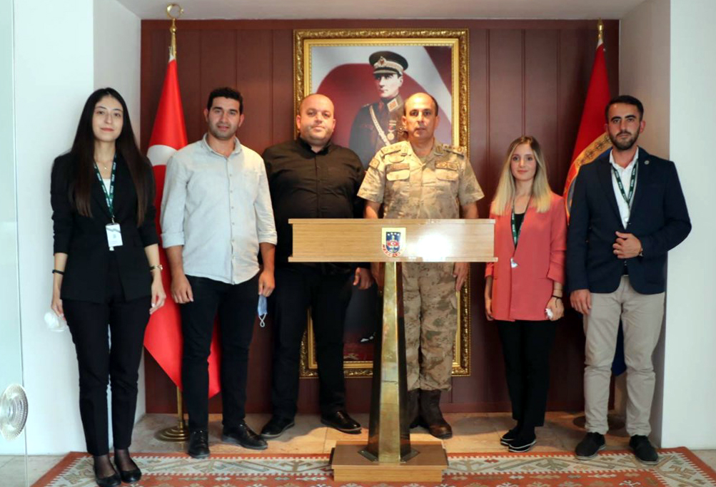 YEŞİLAY'DAN KOMUTANA ZİYARET