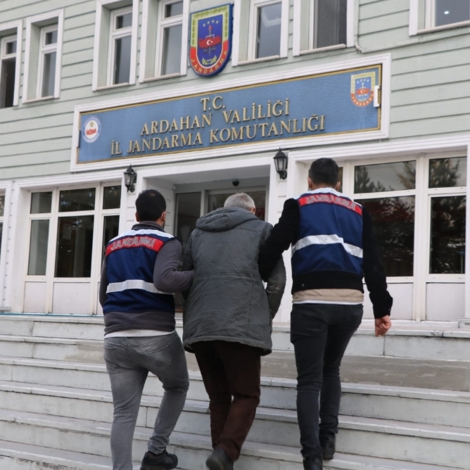 TERÖR YANLISI PAYLAŞIMLARI YAKALATTI!