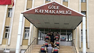 27 DÜZENSİZ GÖÇMEN YAKALANDI, SÜRÜCÜLER TUTUKLANDI