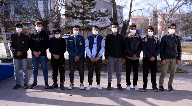 9 düzensiz göçmen kara yolunda yakalandı