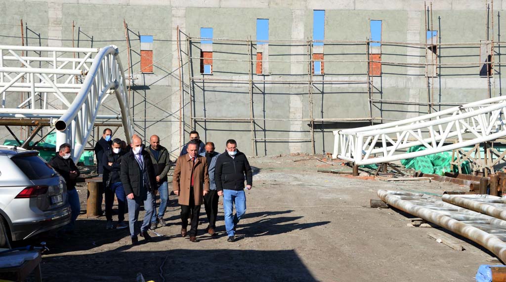 ARDAHAN BUZ PATENİ PİSTİNE KAVUŞUYOR