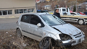 TAKLALAR ATAN ARAÇTAN, BURNU BİLE KANAMADAN ÇIKTI!