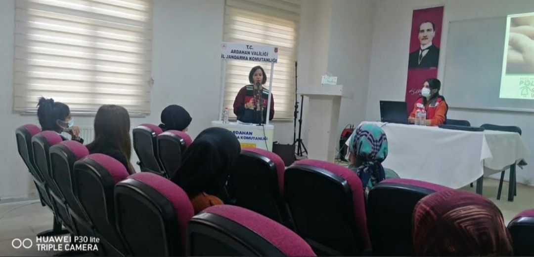 AKADEMİSYEN VE ÖĞRENCİLERE 'UYUŞTURUCU' SEMİNERİ