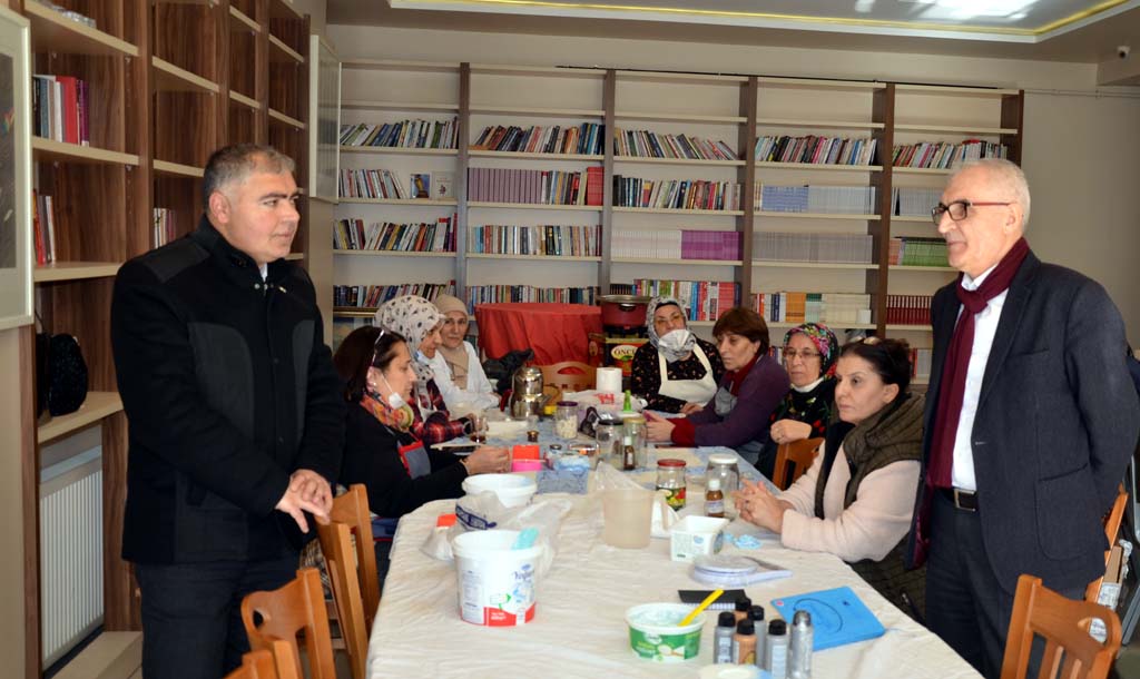 HOÇFED’DEN ÖĞRENCİLERE BURS, KADINLARA İSTİHDAM