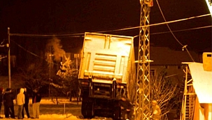 KAYGAN YOL, TIR'I BAHÇEYE SAVURDU!