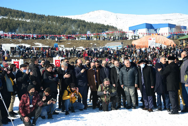 ÇILDIR'DA MUHTEŞEM BUZ FESTİVALİ