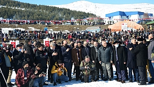 ÇILDIR'DA MUHTEŞEM BUZ FESTİVALİ