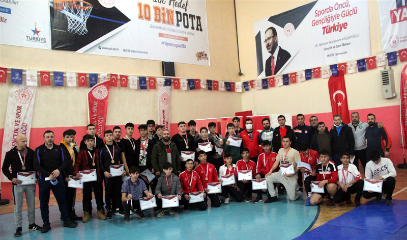 OKUL SPORLARI GÜREŞ MÜSABAKALARI ARDAHAN'DA YAPILDI
