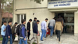 25 DÜZENSİZ GÖÇMEN YAKALANDI