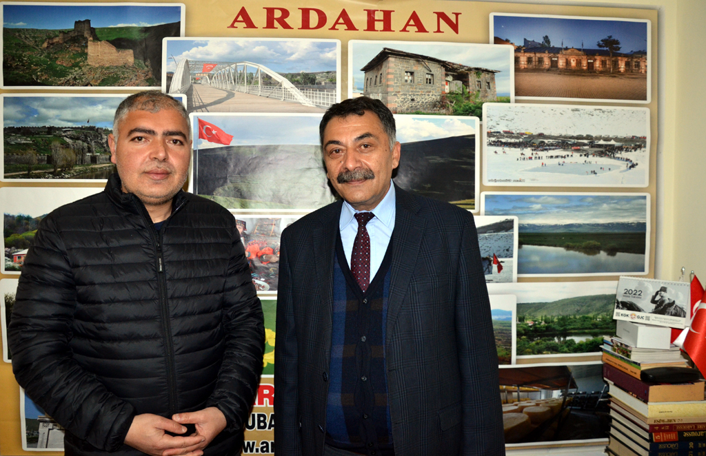 DEFTERDAR DOĞAN ADIGÜZEL'DEN DUYGU DOLU VEDA