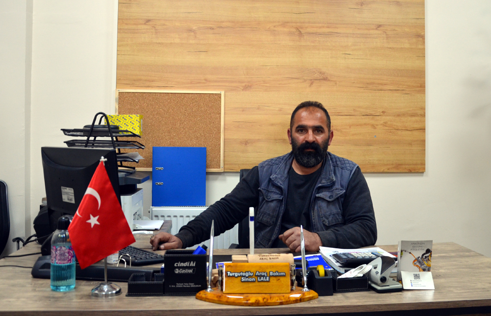 TURGUTOĞLU OTO LASTİK: BAYRAMINIZI KUTLUYOR