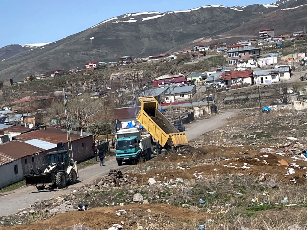 YENİMAHALLE 2.ETAP KONUT ALANINDA ÇÖP DAĞLARI OLUŞTU