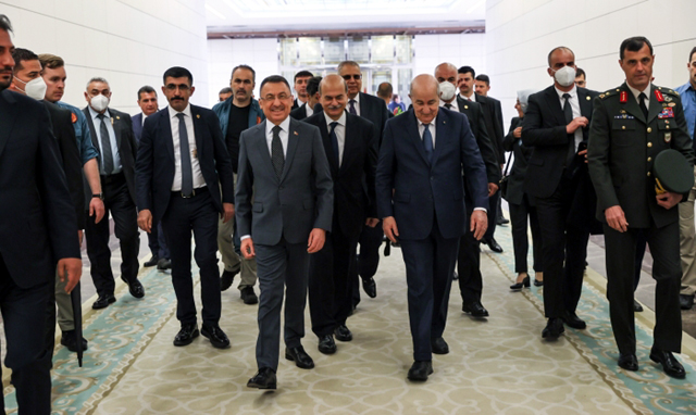 ATALAY, CEZAYİR CUMHURBAŞKANI ABDULMECİD TEBBUN’U KARŞILADI