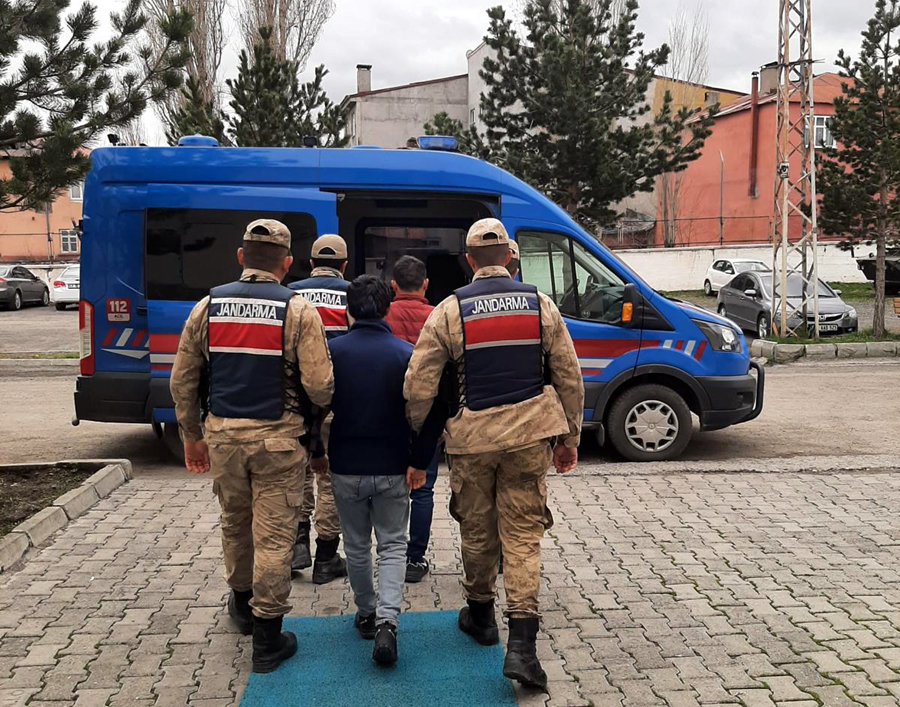 'ONLAR GELİYOR' JANDARMA YAKALIYOR!
