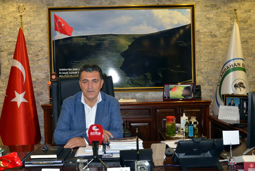 ARDAHAN BELEDİYE BAŞKANI FARUK DEMİR: “ARDAHAN'DAN KİMSE UMUDUNU KESMESİN”