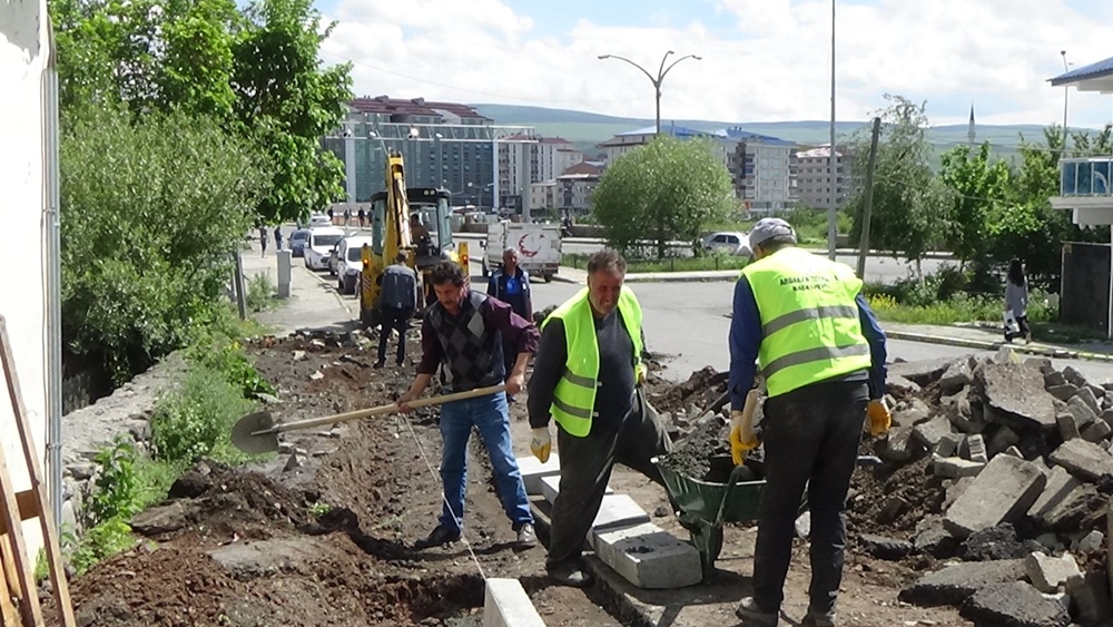 ARDAHAN BELEDİYESİ ÇALIŞIYOR