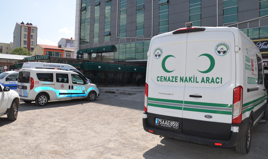 ARDAHAN'DA ÜÇ İNTİHAR, İKİSİ ÖLDÜ, DİĞERİ YAŞAM SAVAŞI VERİYOR