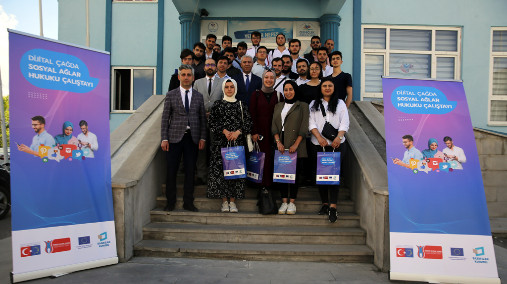 SOSYAL AĞLAR HUKUKU ÇALIŞTAYLARININ İLKİ ERZURUM'DA YAPILDI