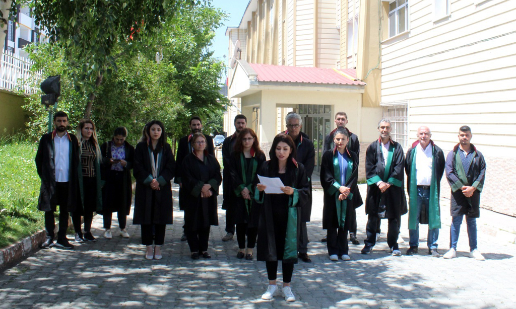 ARDAHAN’DA Kİ AVUKATLAR SALDIRIYA KARŞI TEK YUMRUK OLDU
