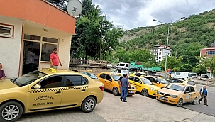 ARDANUÇLU TAKSİCİLER, KORSANCILIKTAN VE ZAMLARDAN ŞİKAYETÇİ