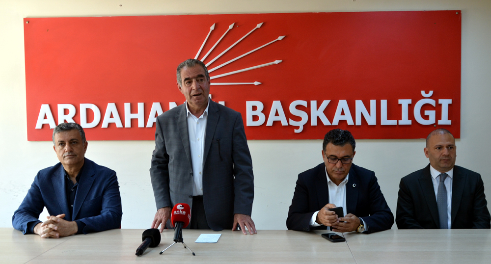 CHP ARDAHAN İL BAŞKANI YALÇIN TAŞTAN: "VALİLİĞİN ALDIĞI KARAR NİFAKTIR, RESMEN ARDAHAN'I KARIŞTIRMAKTIR"