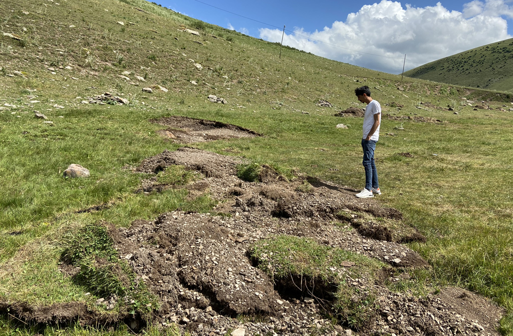 SÖZDE YOL, ÖZELDE ÇİFTÇİYE ZARAR VERİYORLAR